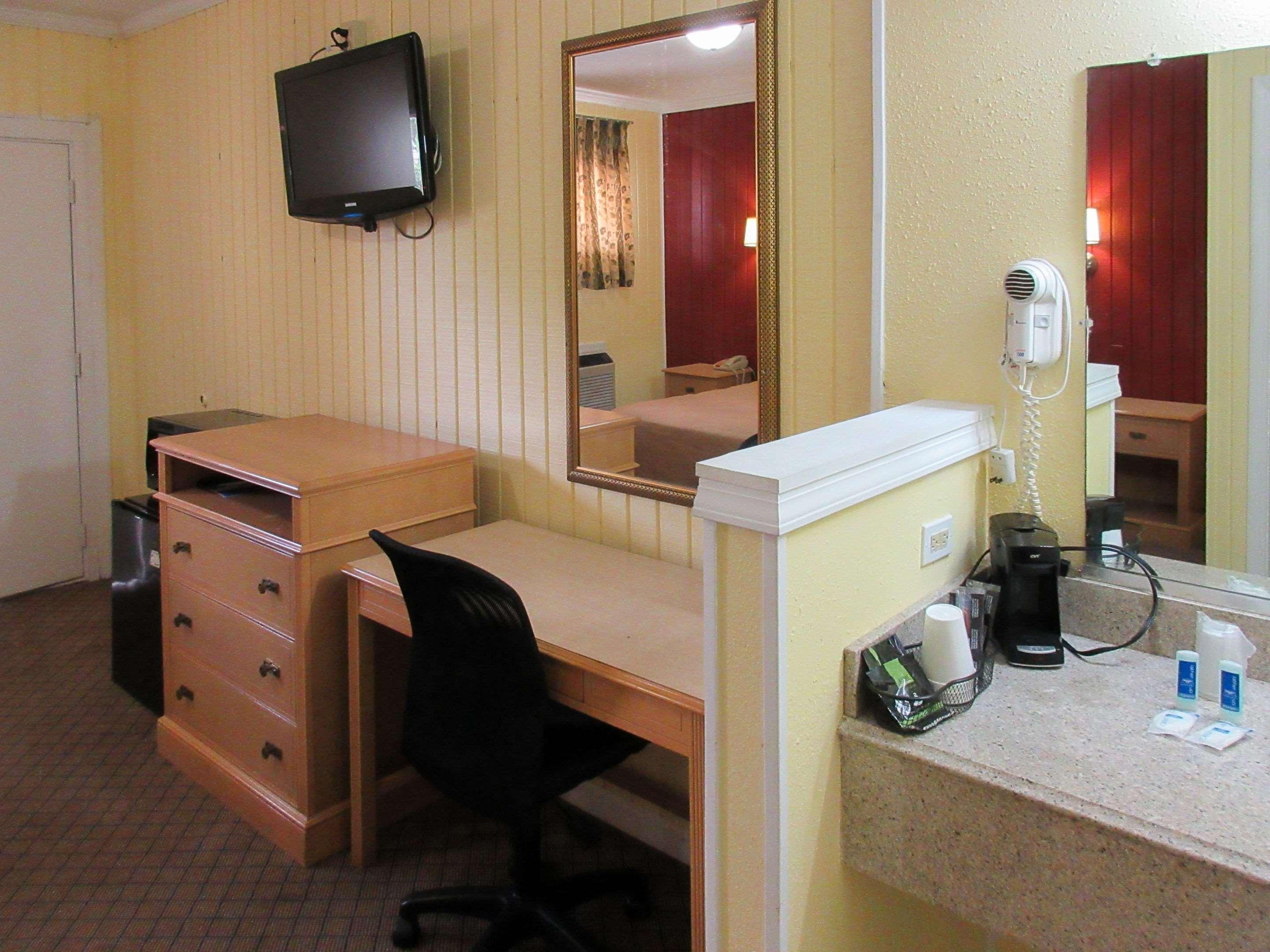 קנזס סיטי Rodeway Inn מראה חיצוני תמונה