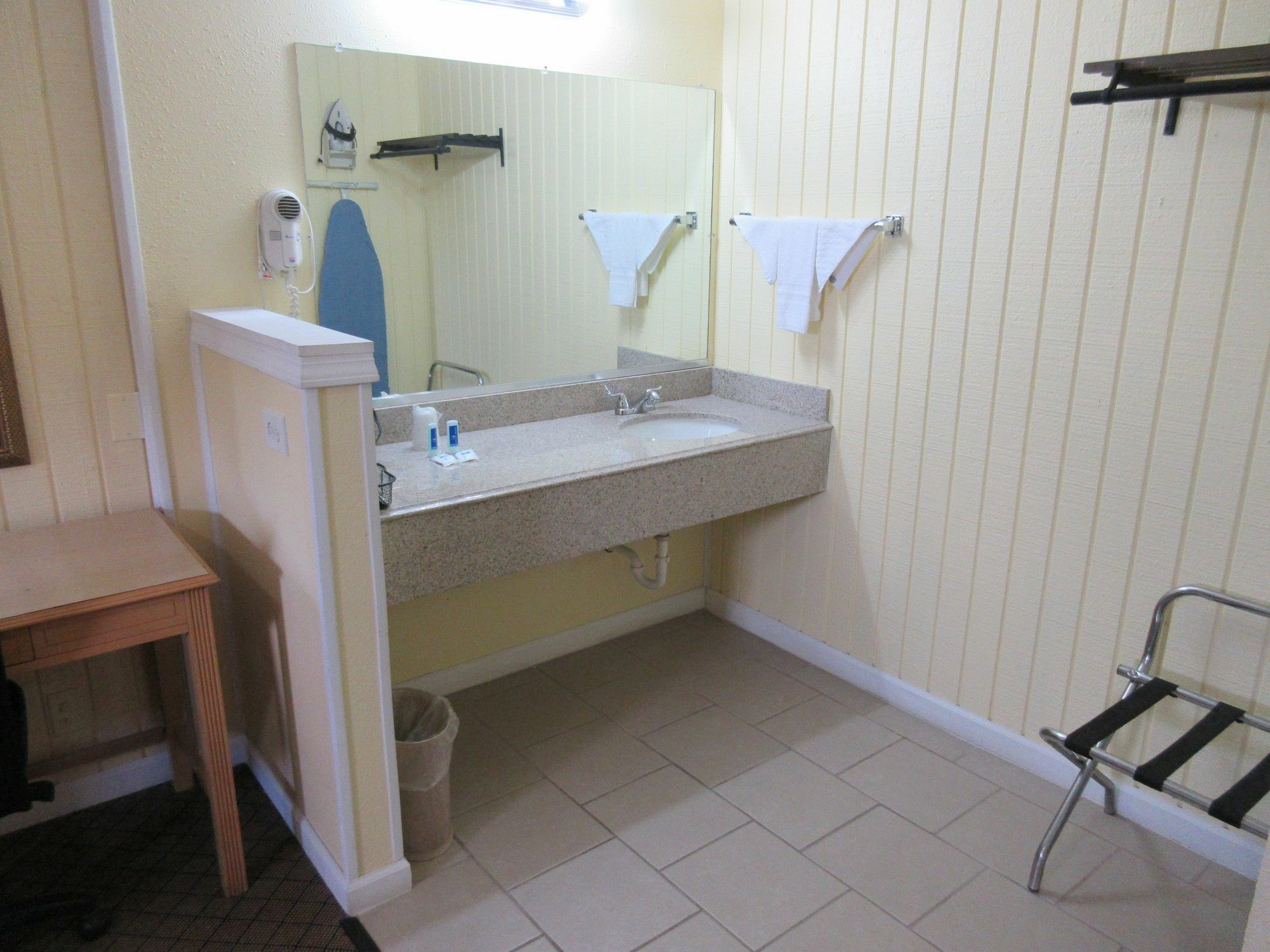 קנזס סיטי Rodeway Inn מראה חיצוני תמונה