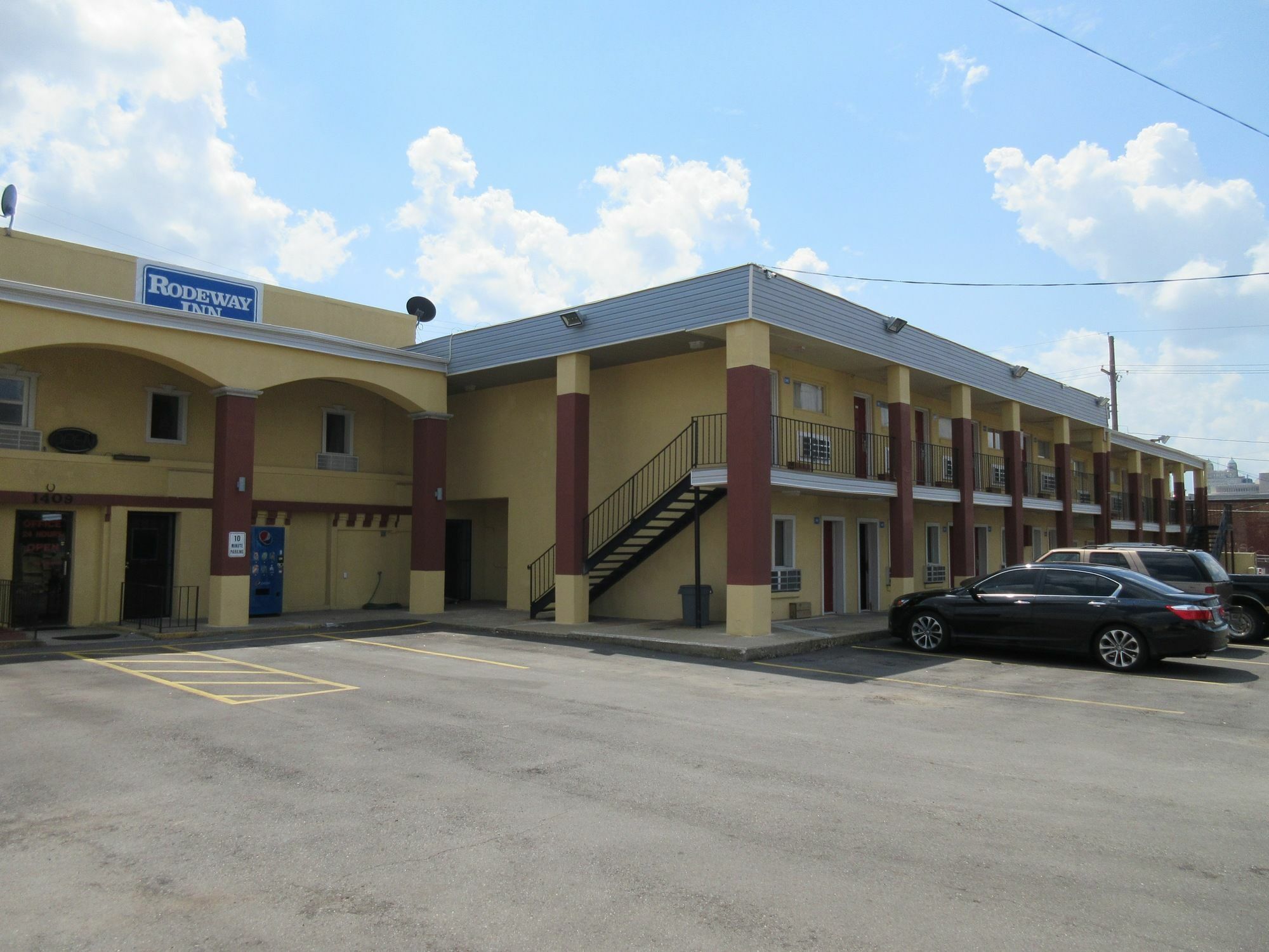 קנזס סיטי Rodeway Inn מראה חיצוני תמונה